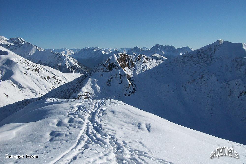 11 -  uno sguardo verso la val di Scalve .jpg